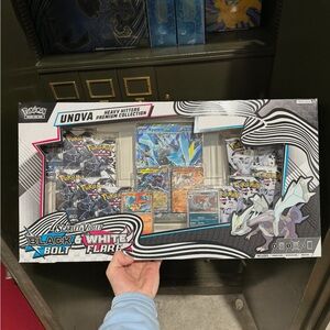 Pokemon Unova Heavy Hitters Premium Collection - Black, White, Blue